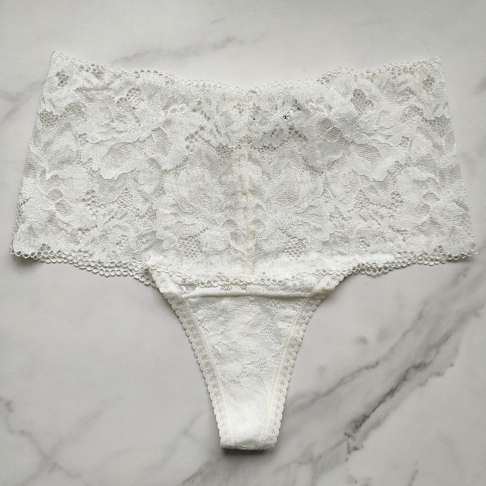 NWT SOMA EMBRACEABLE SIGNATURE ALL-OVER LACE RETRO THONG PANTY IN IVORY SIZE SMA
